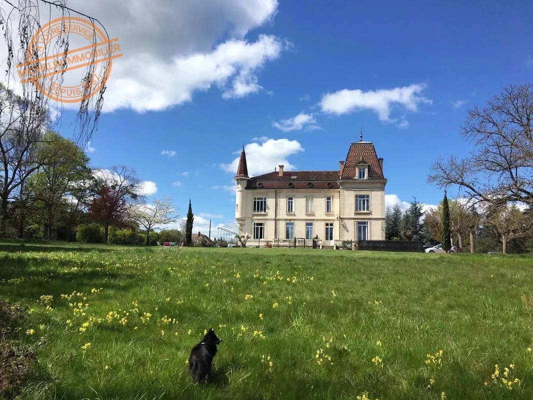 Appartement à LA TOUR-DE-SALVAGNY