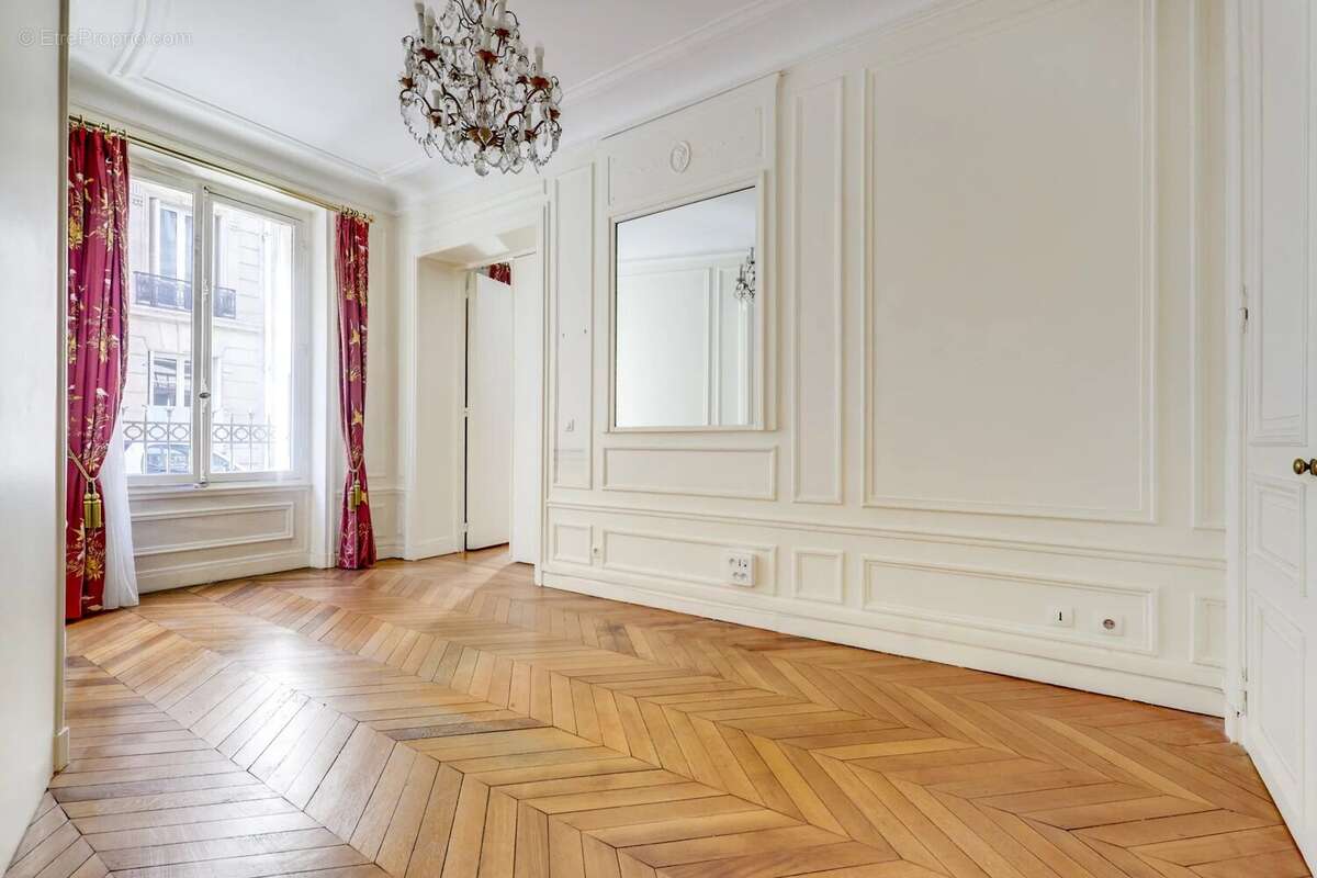 Appartement à PARIS-16E