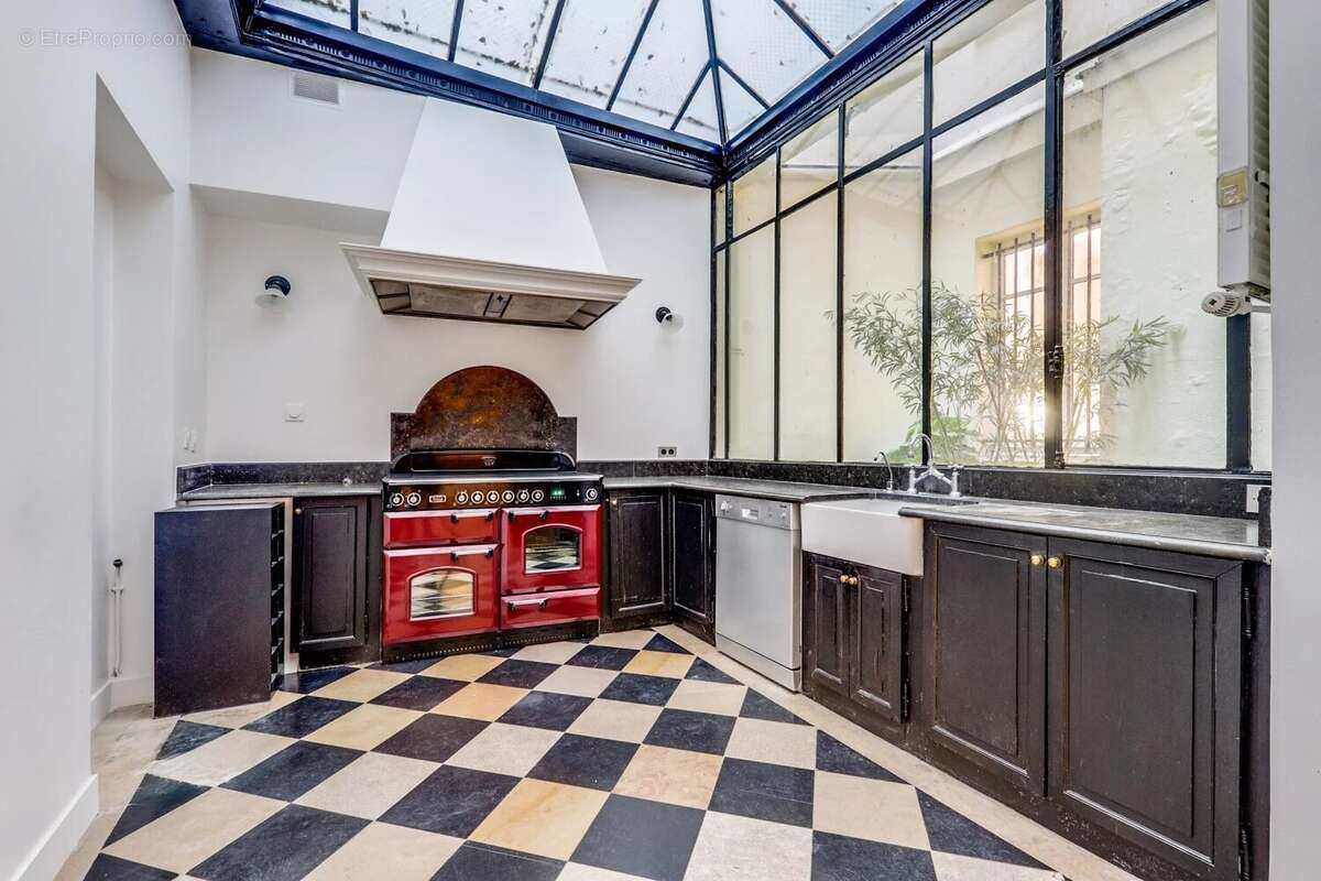 Appartement à PARIS-16E