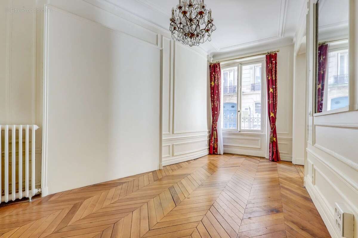 Appartement à PARIS-16E