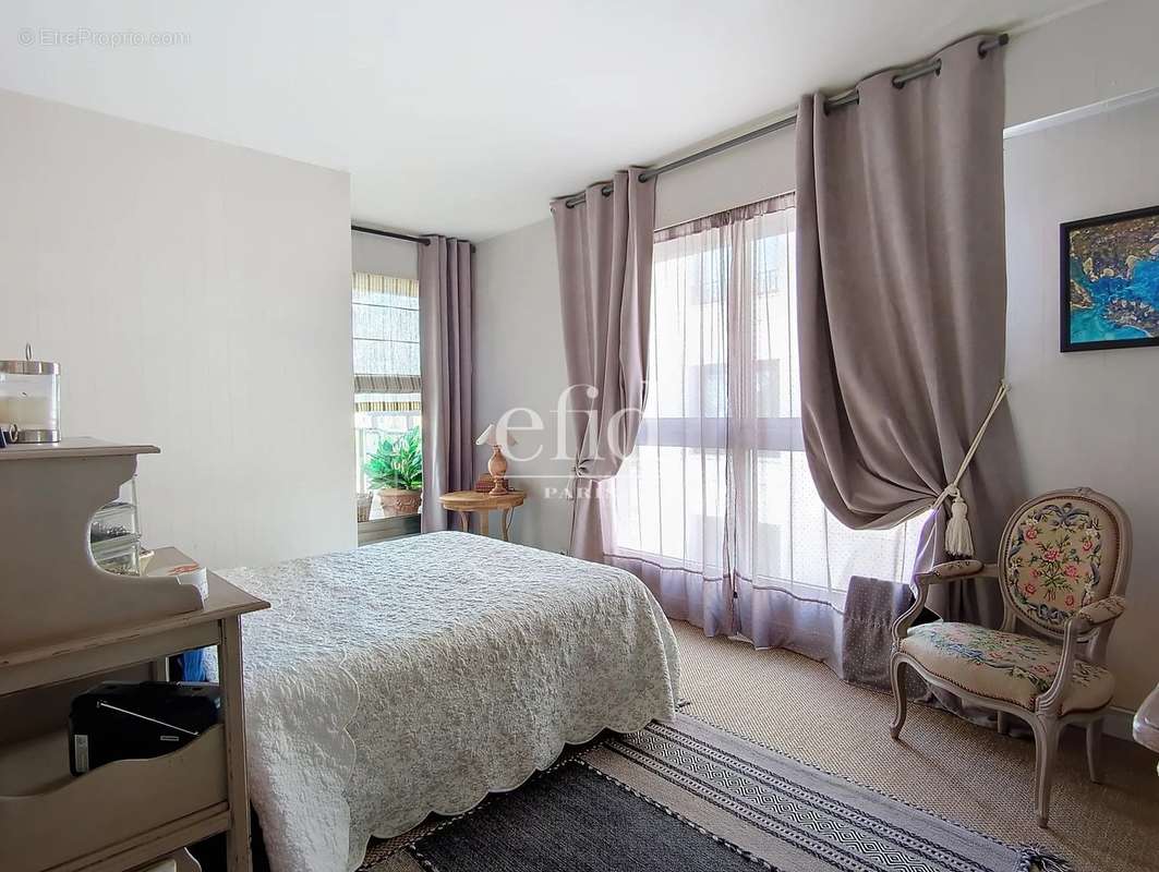 Appartement à NEUILLY-SUR-SEINE