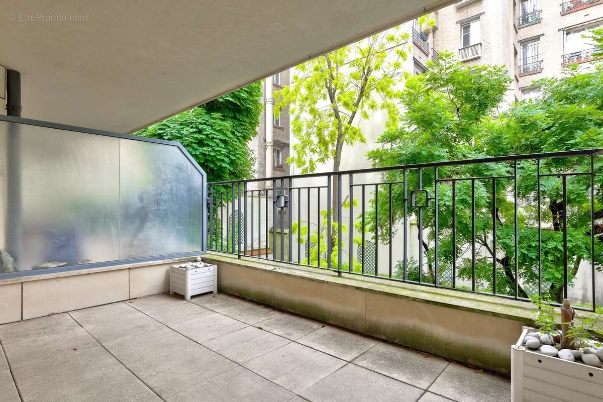 Appartement à PARIS-16E