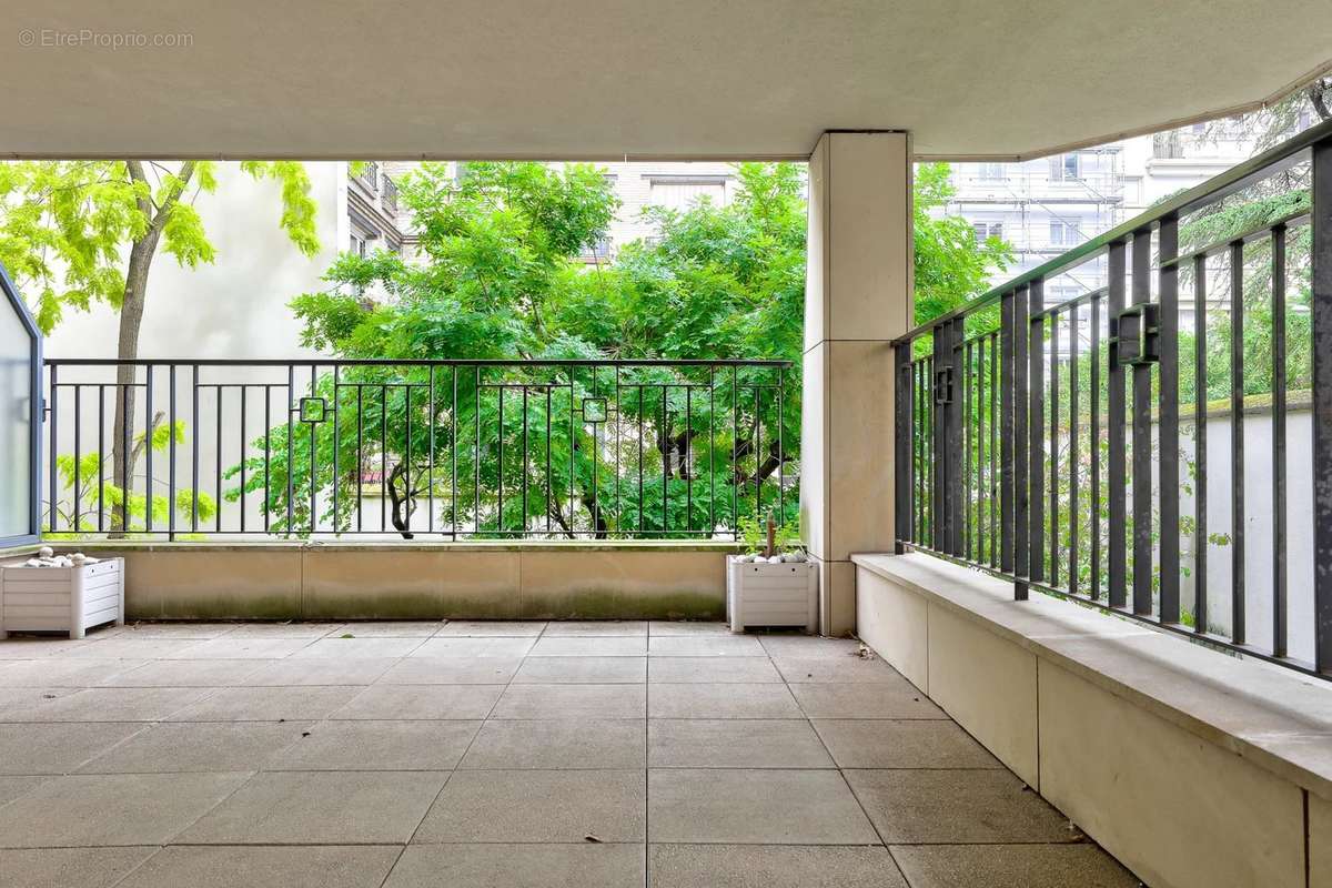 Appartement à PARIS-16E