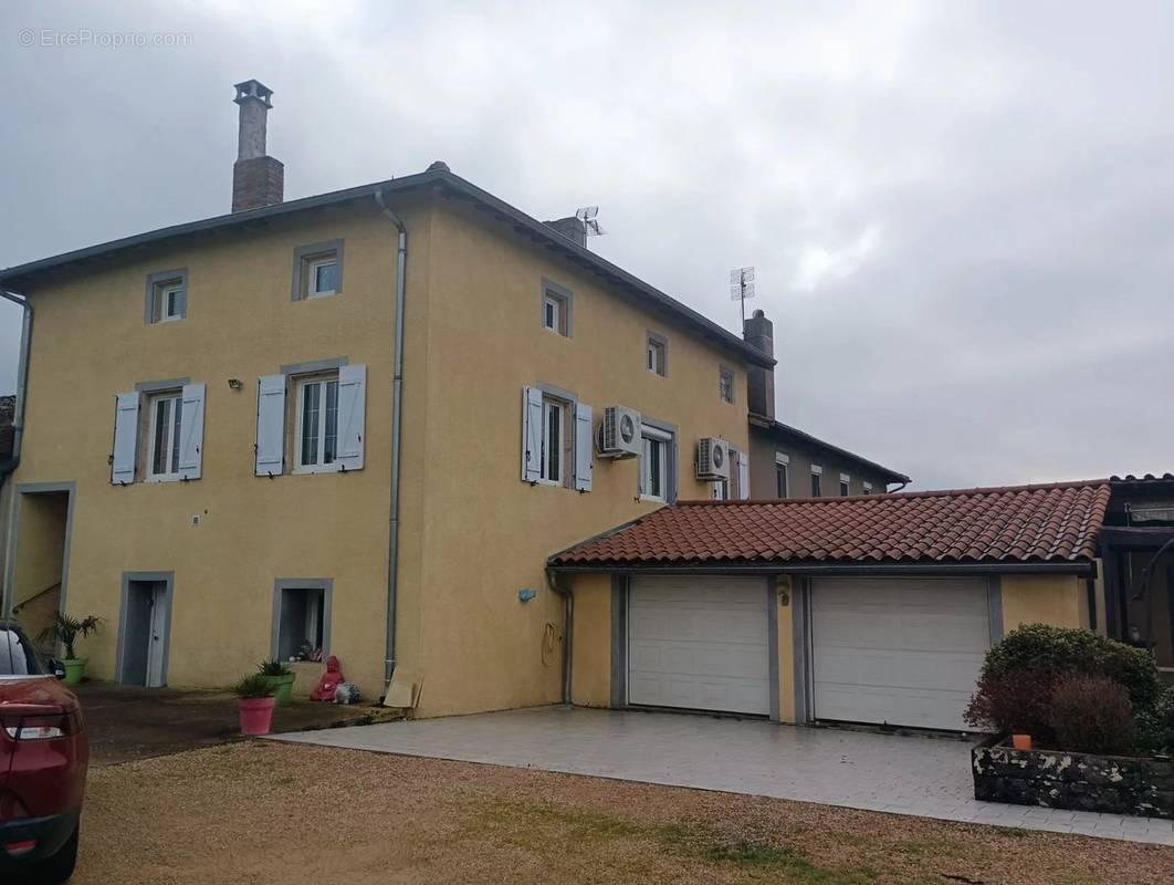 Maison à LA CHAPELLE-DE-GUINCHAY