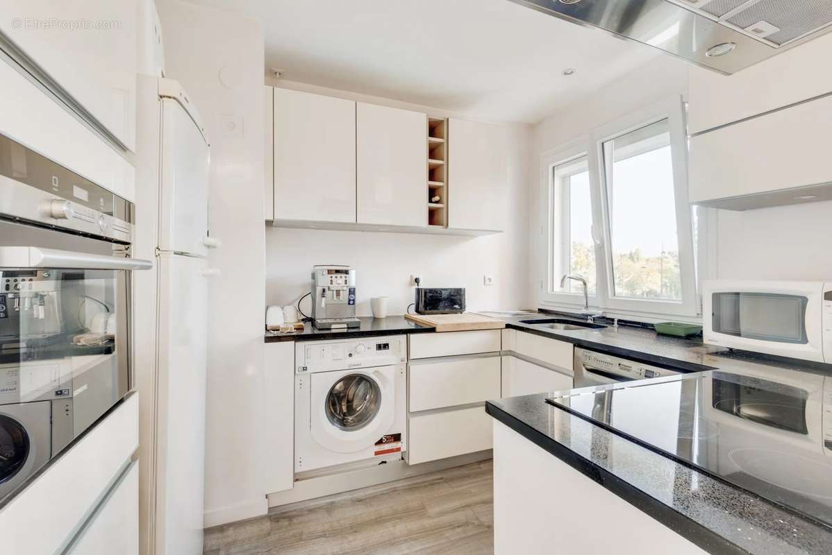 Appartement à NEUILLY-SUR-SEINE