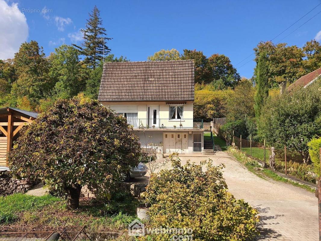 Venez découvrir cette maison lumineuse de 127 m². - Maison à SOUPPES-SUR-LOING