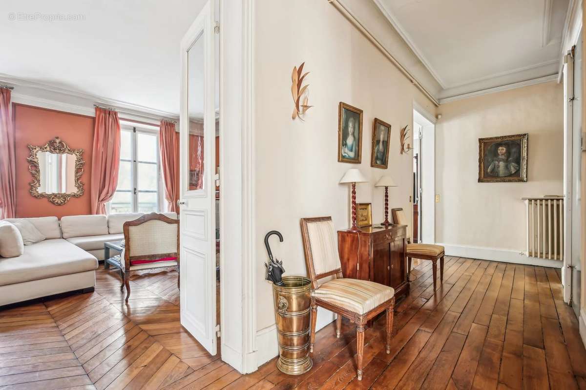 Appartement à NEUILLY-SUR-SEINE