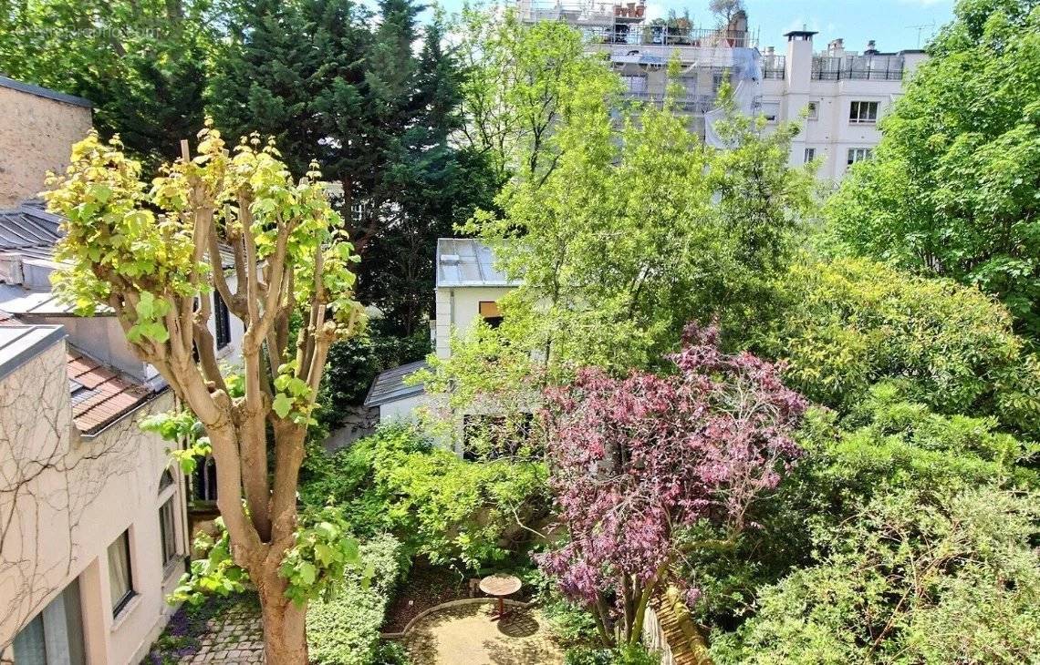 Appartement à NEUILLY-SUR-SEINE