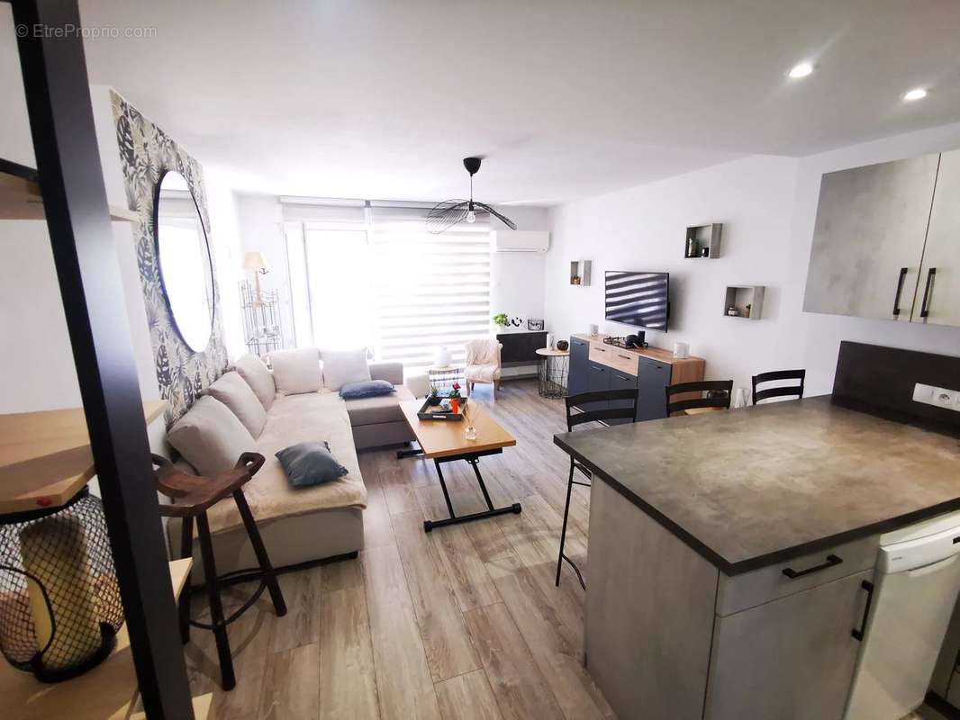 Appartement à SAINT-LAURENT-DU-VAR