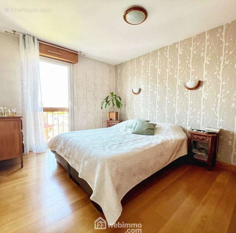 Chambre 2 avec rangement - Appartement à MONTROUGE