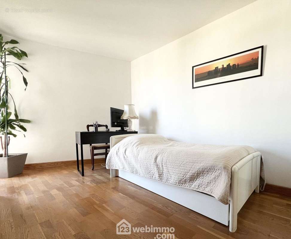 Chambre 4 avec rangement - Appartement à MONTROUGE