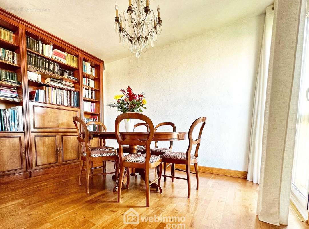 Salle à manger - Appartement à MONTROUGE