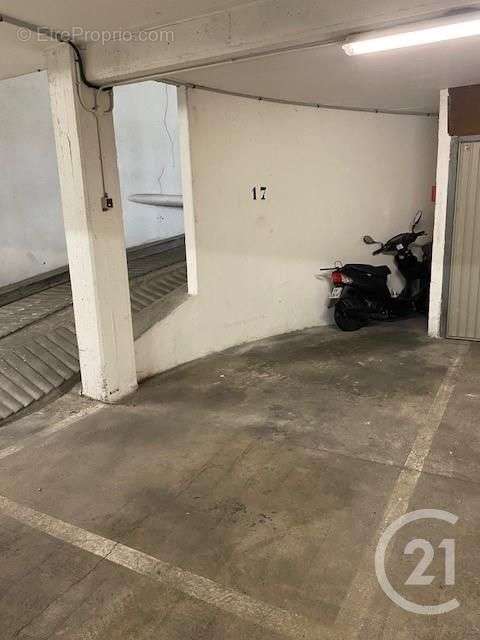 Parking à NEUILLY-SUR-SEINE