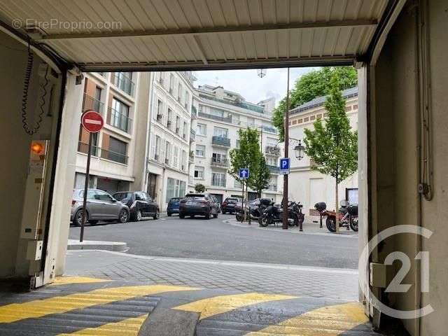 Parking à NEUILLY-SUR-SEINE