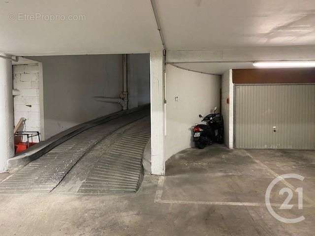 Parking à NEUILLY-SUR-SEINE