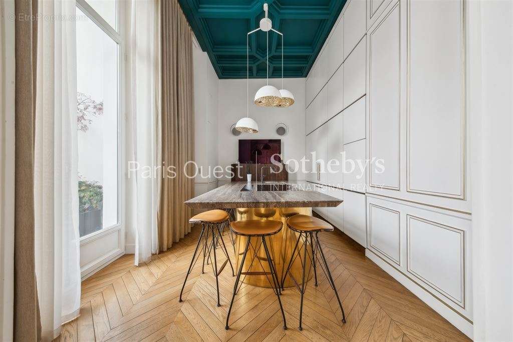 Appartement à PARIS-7E