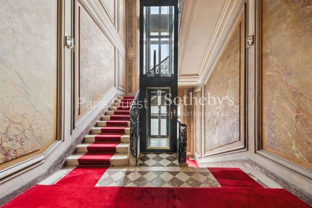 Appartement à PARIS-7E