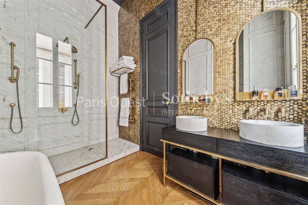 Appartement à PARIS-7E