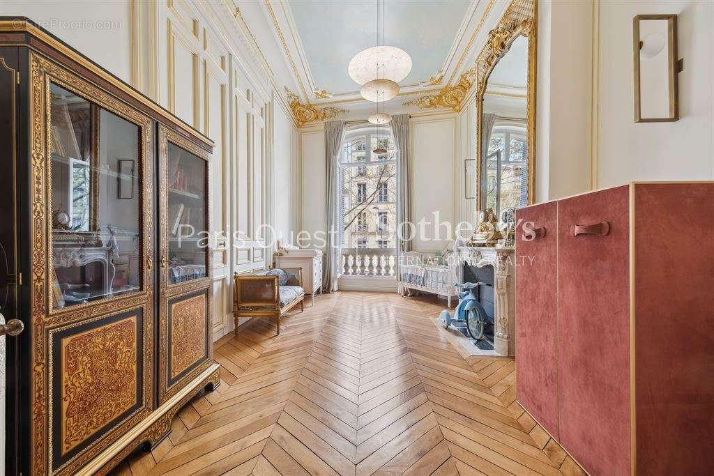 Appartement à PARIS-7E