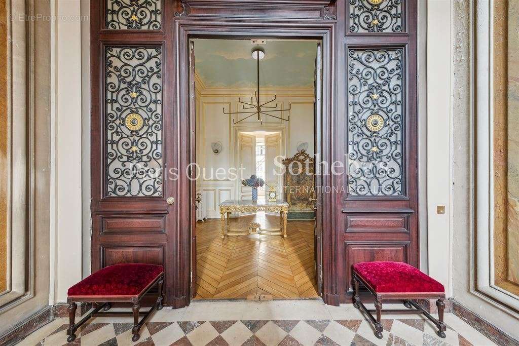 Appartement à PARIS-7E