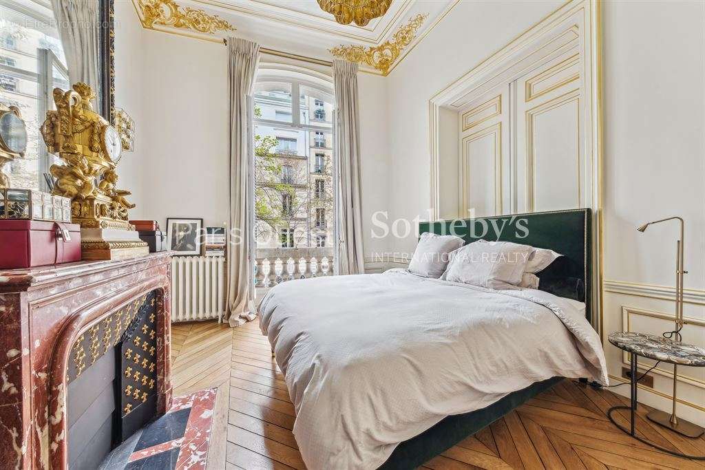 Appartement à PARIS-7E