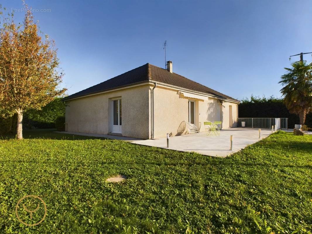 Maison à FONTAINE-MACON