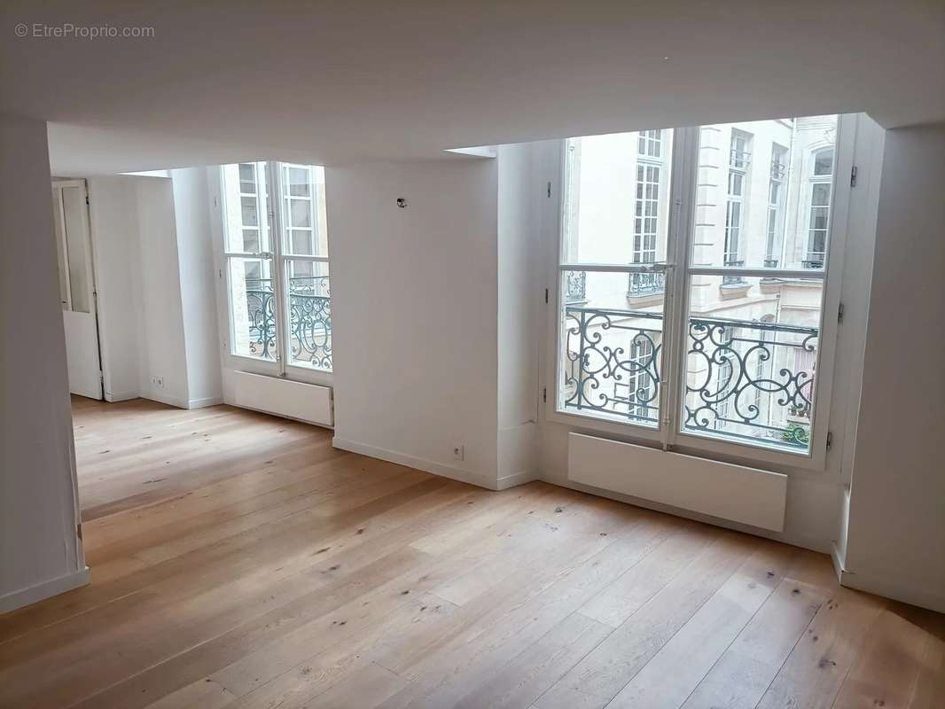 Appartement à PARIS-1E