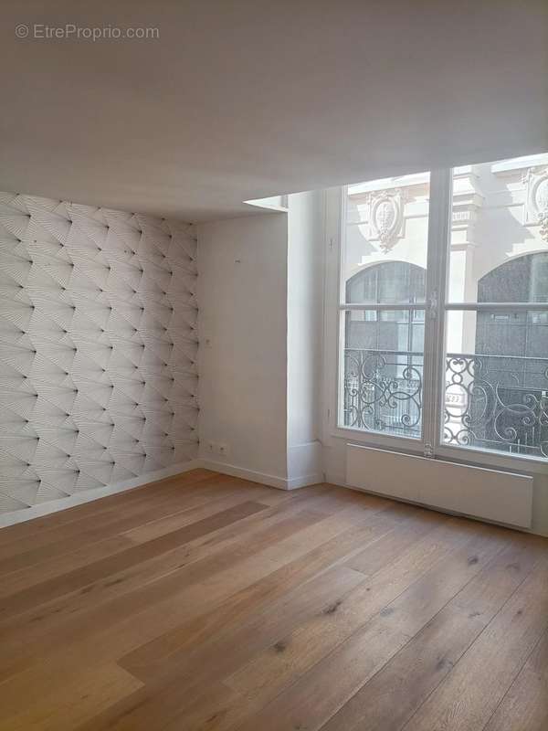 Appartement à PARIS-1E