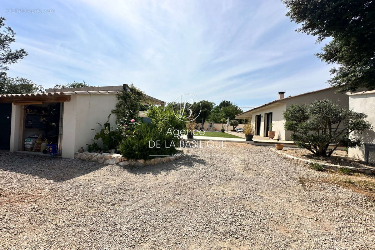 Maison à SAINT-MAXIMIN-LA-SAINTE-BAUME