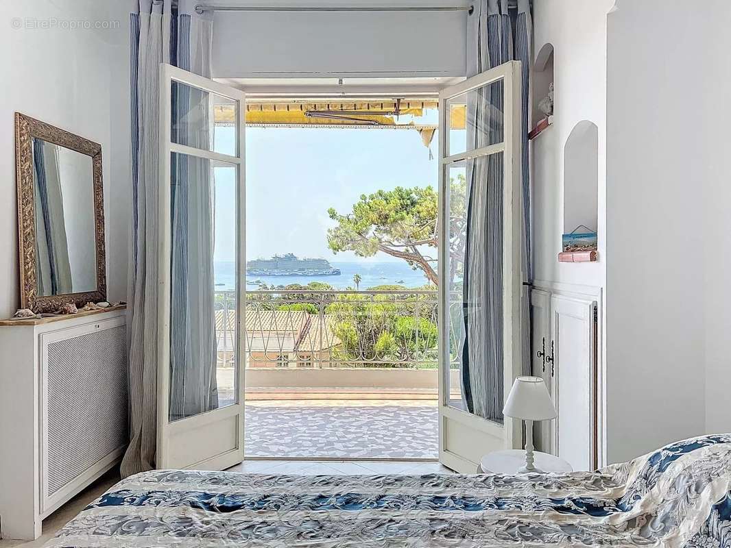 Appartement à VILLEFRANCHE-SUR-MER