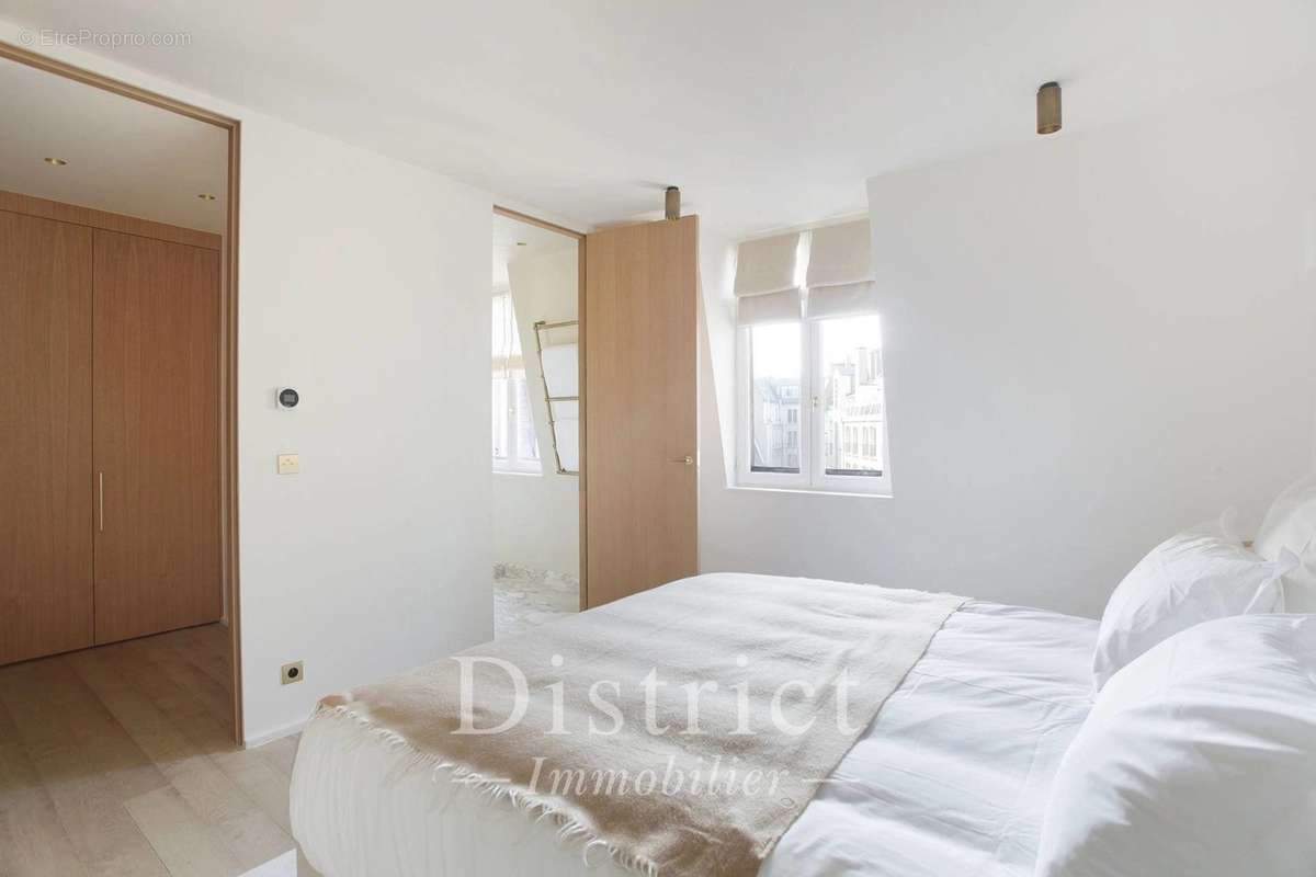 Appartement à PARIS-8E