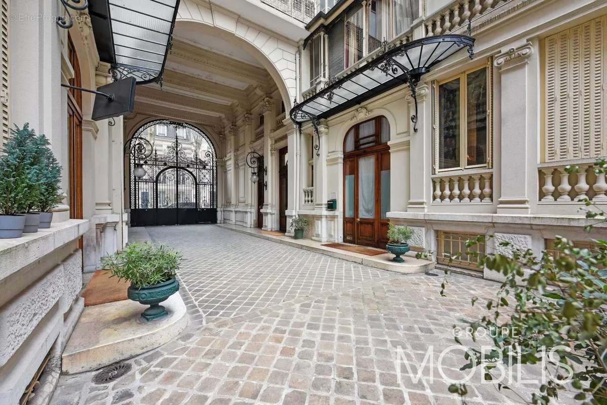 Appartement à PARIS-7E