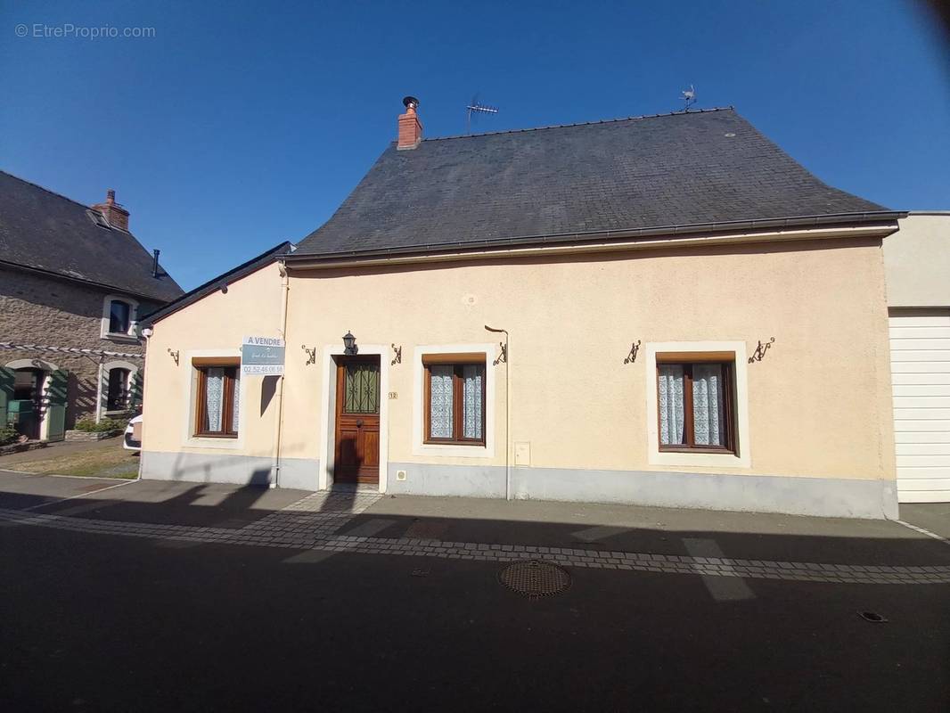 Maison à EPINEUX-LE-SEGUIN