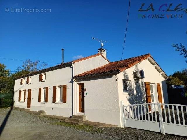 Maison à SAINT-HILAIRE-DES-LOGES