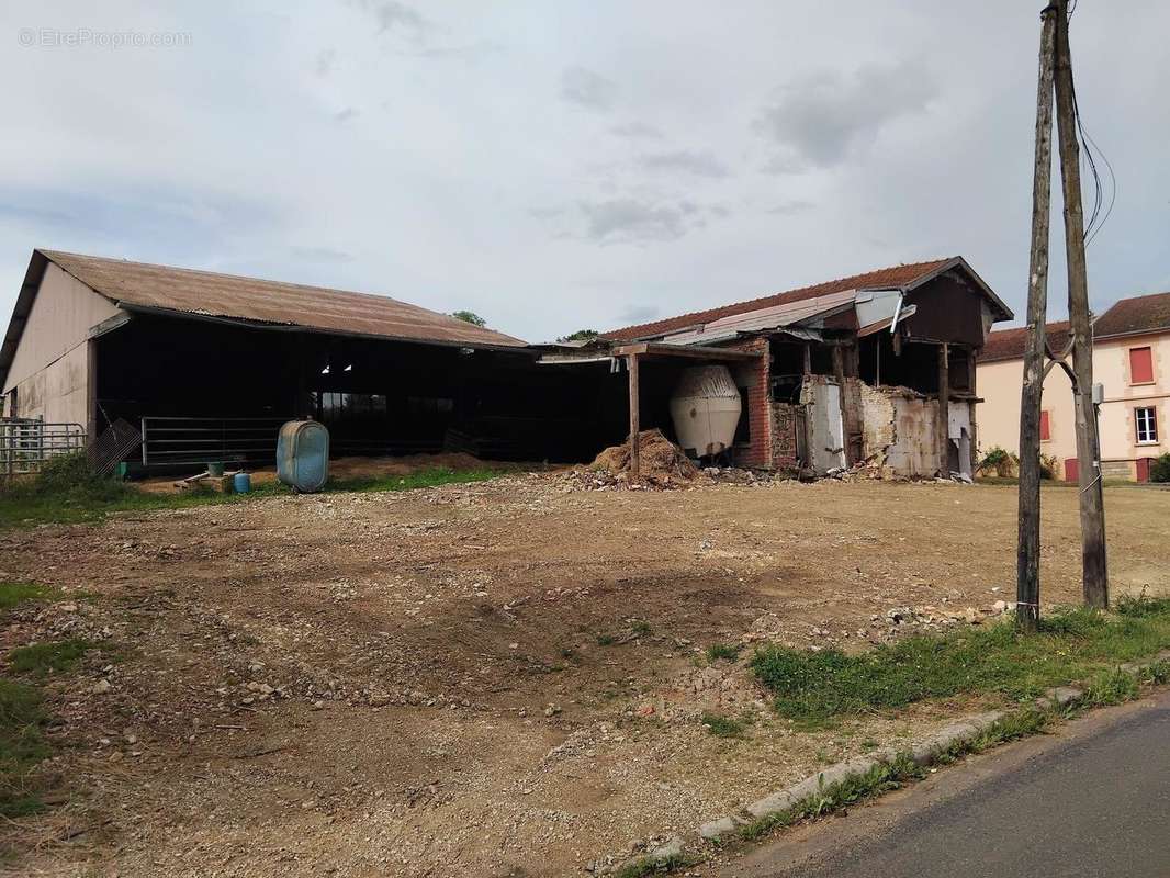 Un ancien corps de ferme - Maison à VILLOTTE-DEVANT-LOUPPY