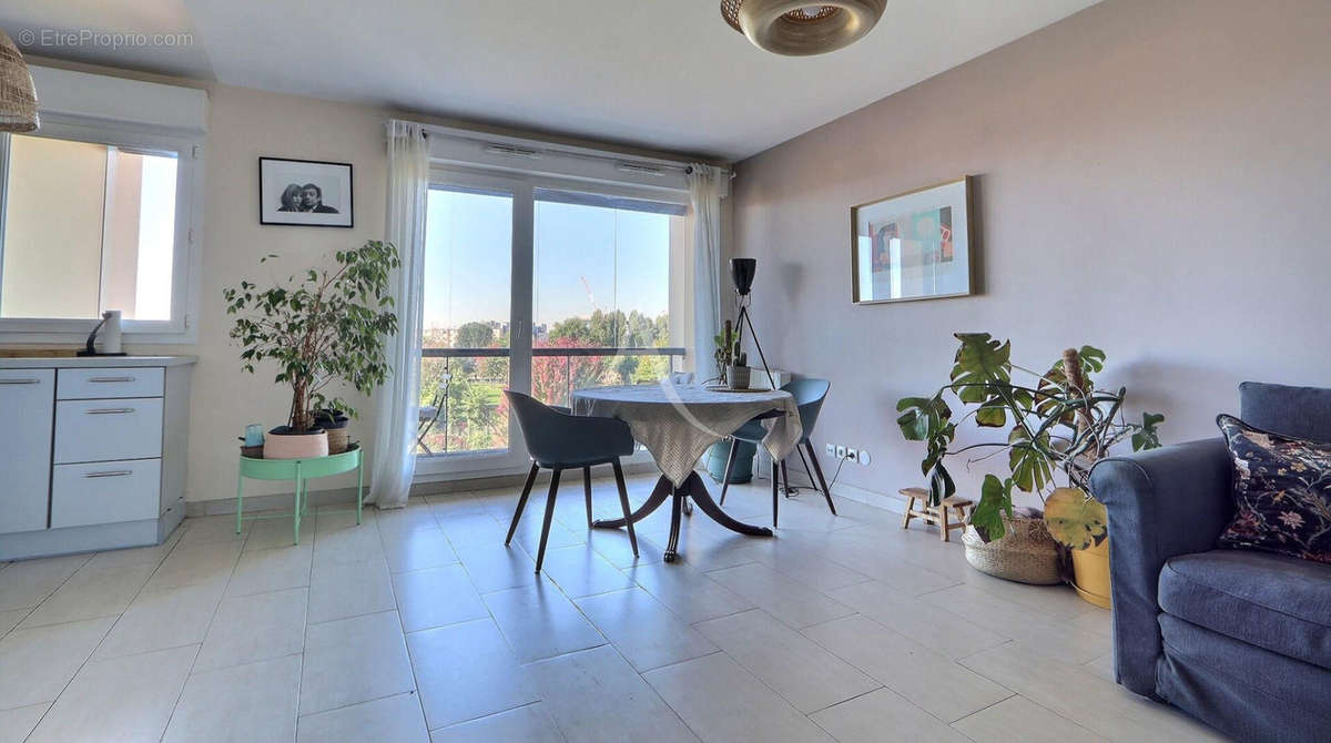 Appartement à AUBERVILLIERS