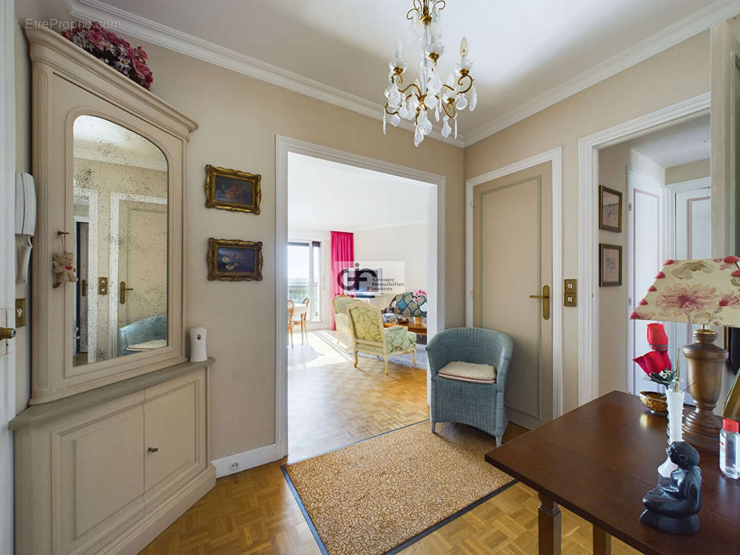 Appartement à PARIS-16E