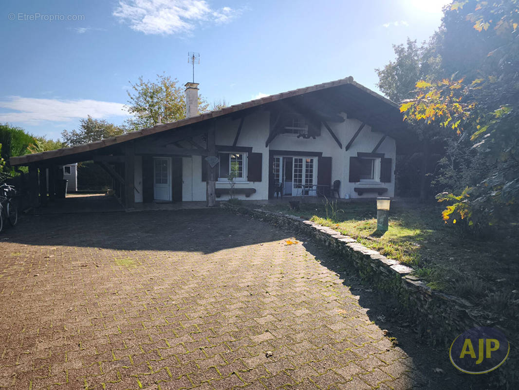 Maison à MARTIGNAS-SUR-JALLE