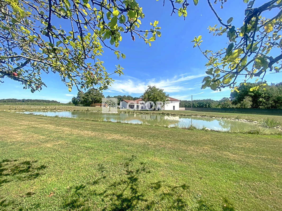 Maison à SERVIGNAT