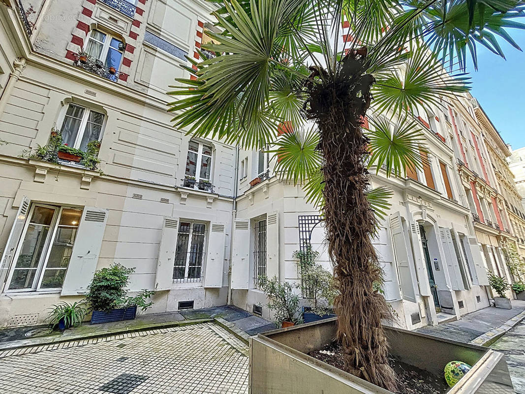 Appartement à PARIS-16E