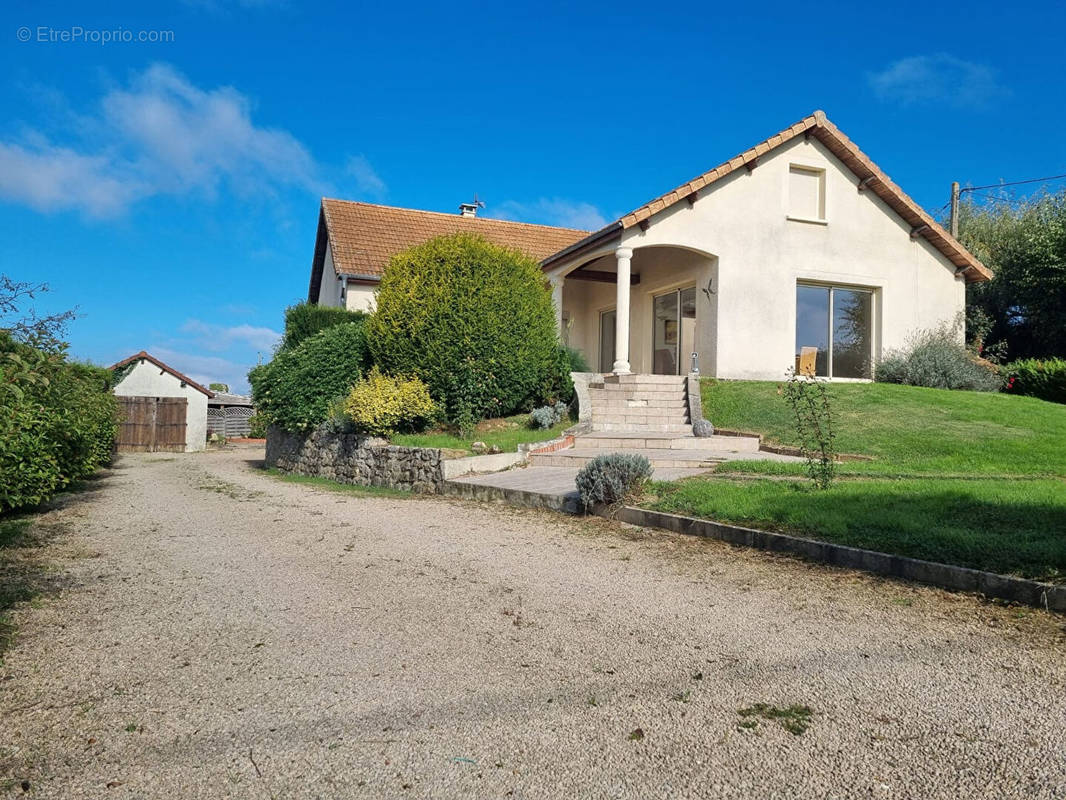 Maison à CLESSY