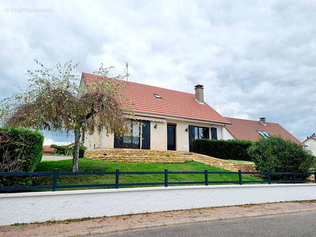 Maison à PARAY-LE-MONIAL