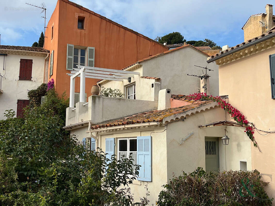 Appartement à BORMES-LES-MIMOSAS