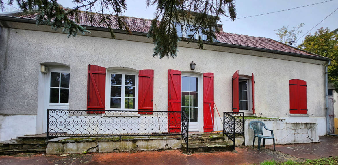 Maison à LACHAPELLE-SAINT-PIERRE