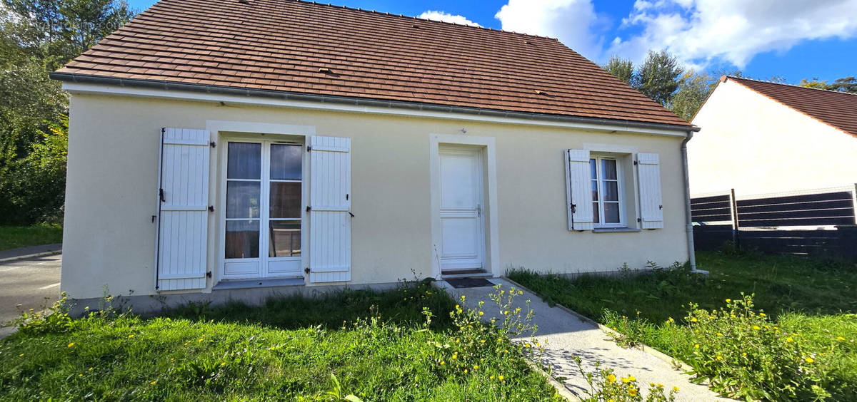 Maison à LONGUEIL-ANNEL