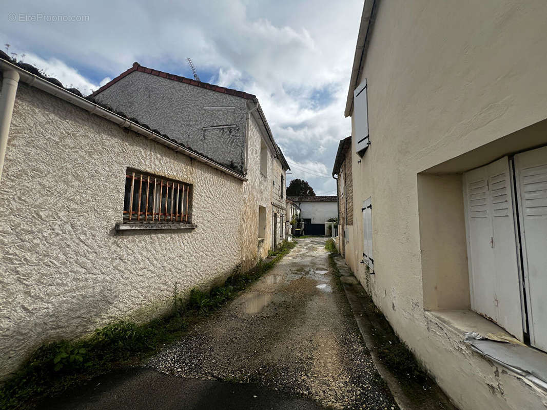 Maison à GOND-PONTOUVRE