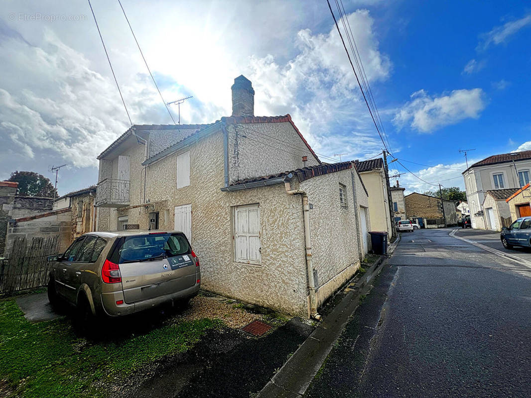 Maison à GOND-PONTOUVRE