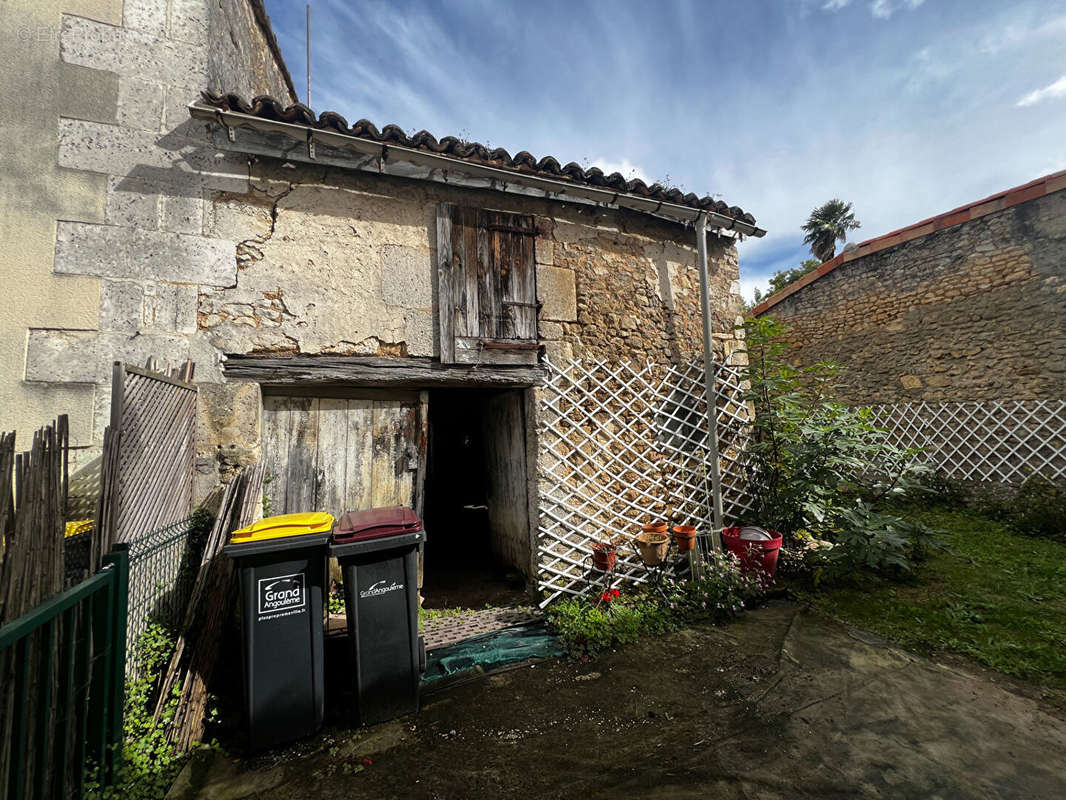 Maison à GOND-PONTOUVRE