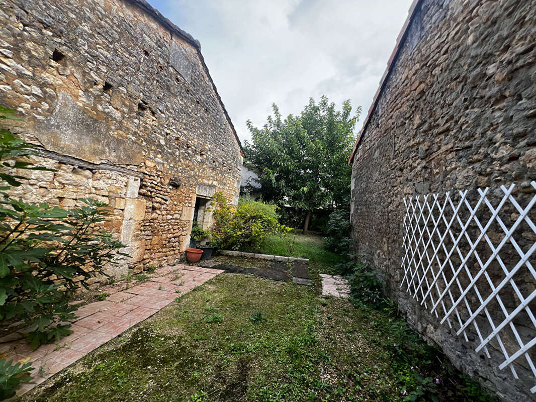 Maison à GOND-PONTOUVRE