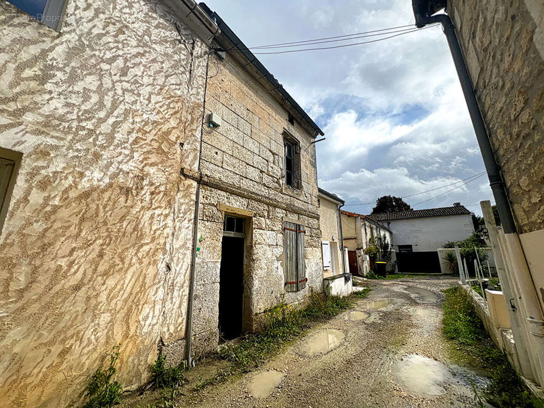 Maison à GOND-PONTOUVRE